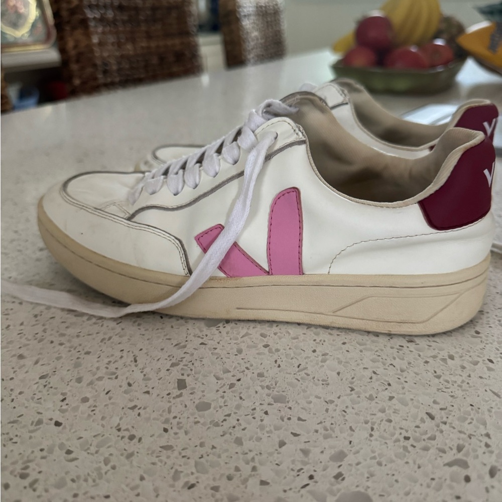 Veja Women's White and Pink Sneakers